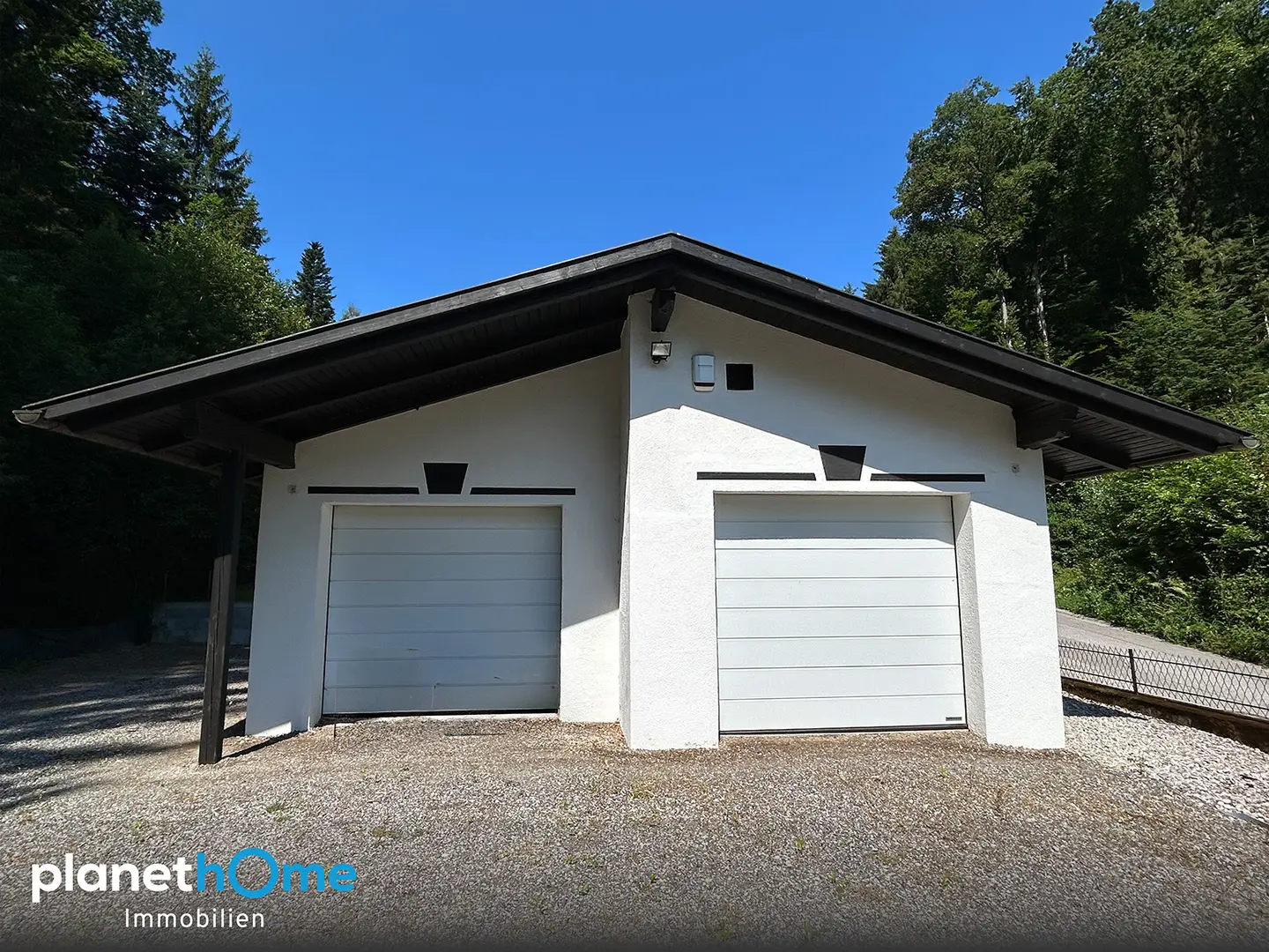 Bungalow mit Gestaltungspotenzial und Bachlauf