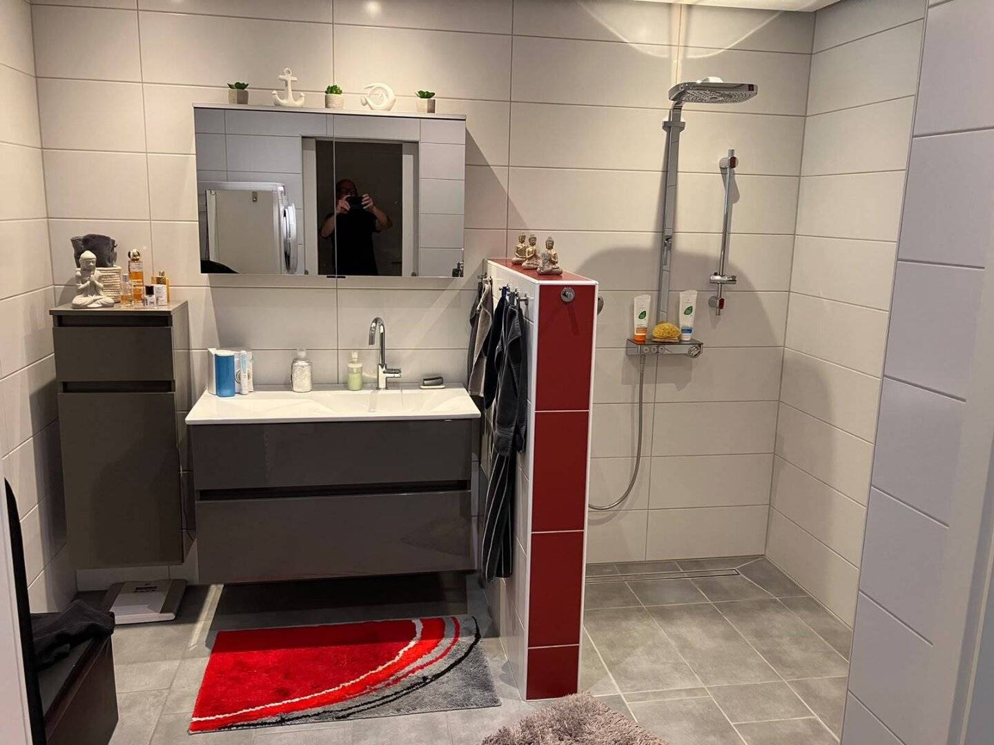 Helle Wohnung mit großzügiger Loggia und Einbauküche