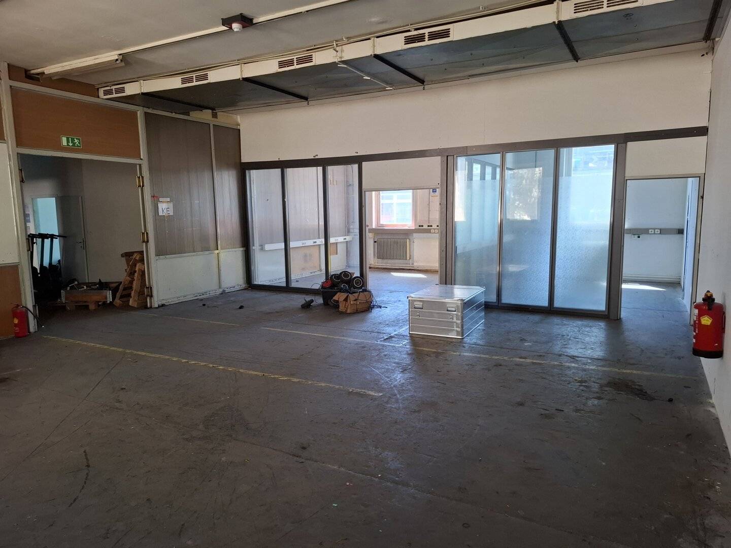 Warehouse with daylight and ground level access