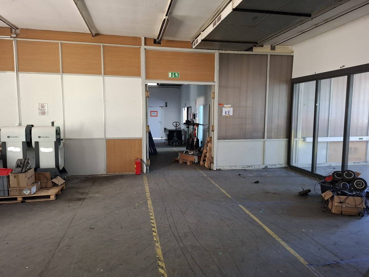 Warehouse with daylight and ground level access