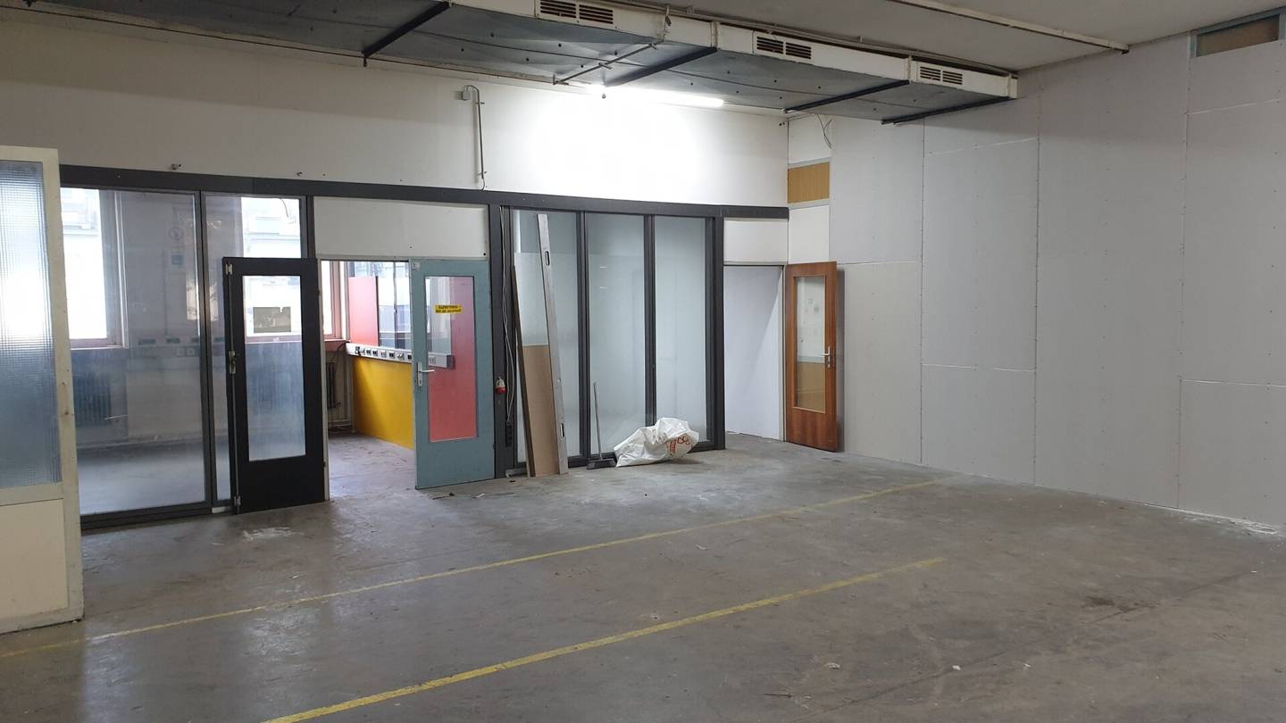Warehouse with daylight and ground level access