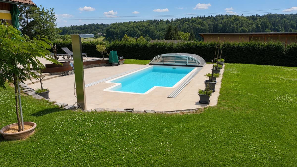 Großzügiges Familienhaus mit Pool Wintergarten und Garage