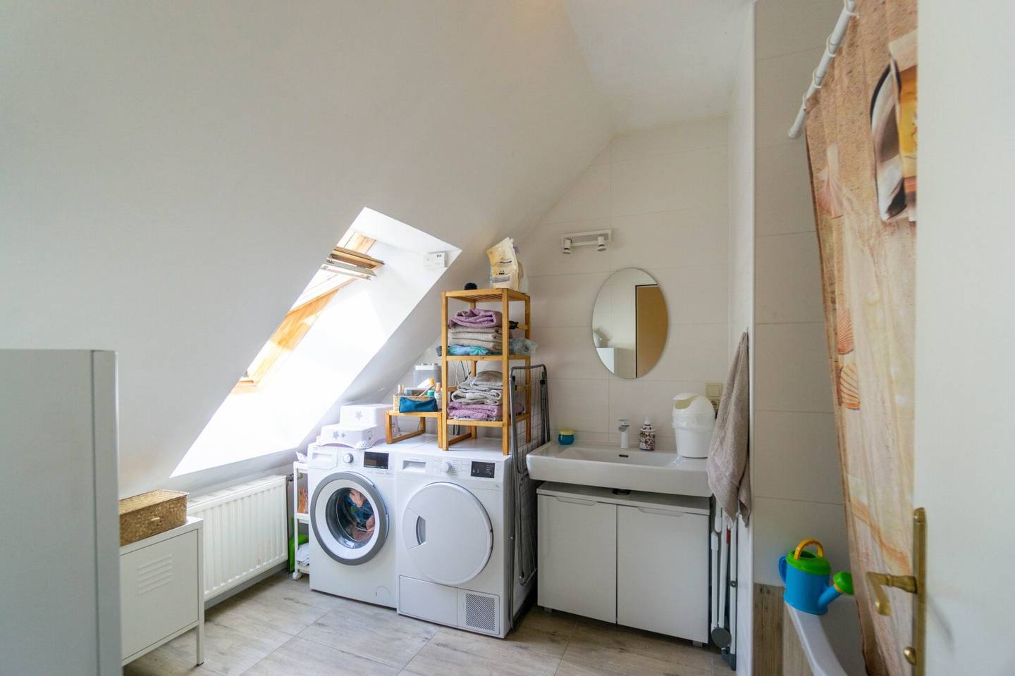 Dachgeschoßwohnung mit zwei Terrassen und Waldrandlage