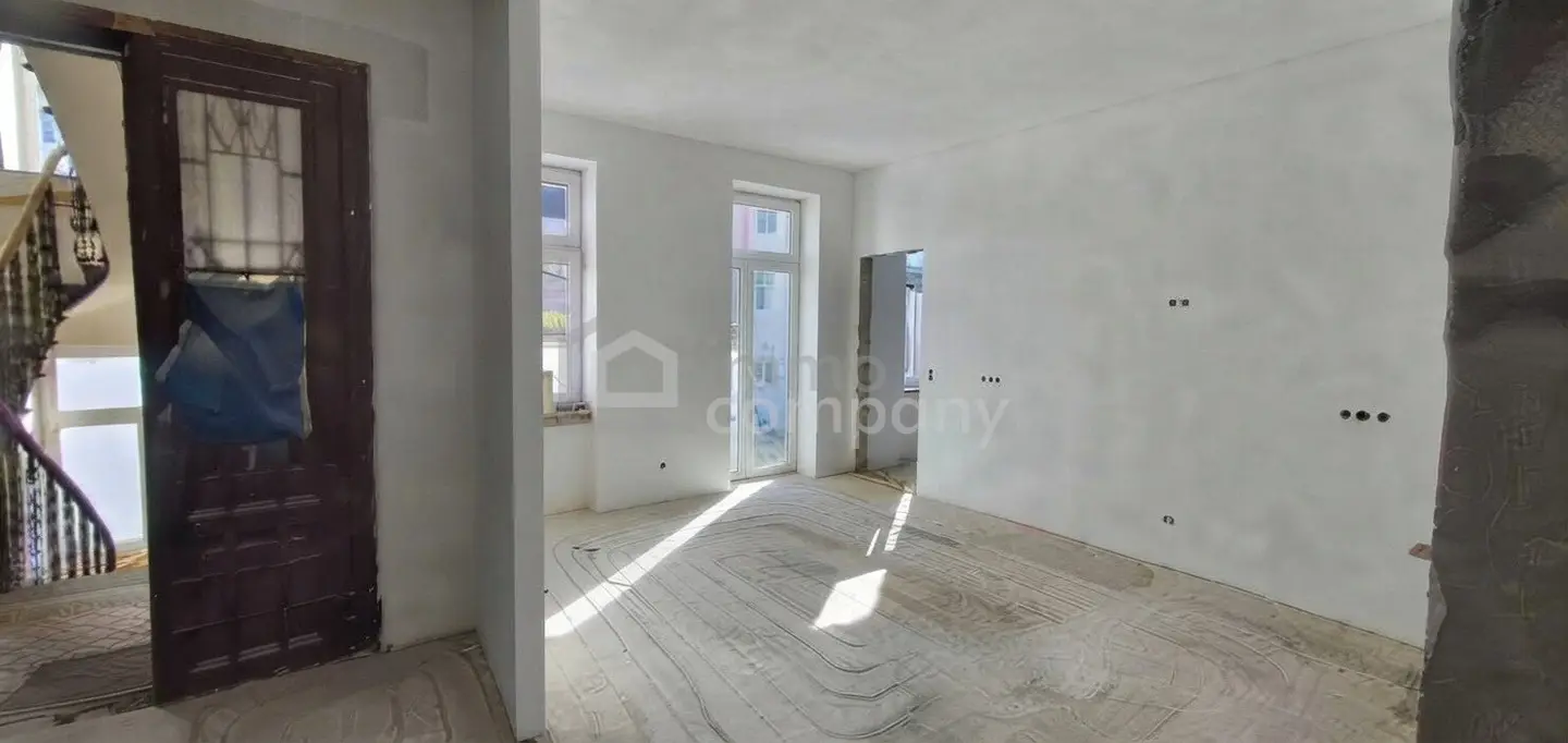 Apartment with panoramic view and lift in a historic building