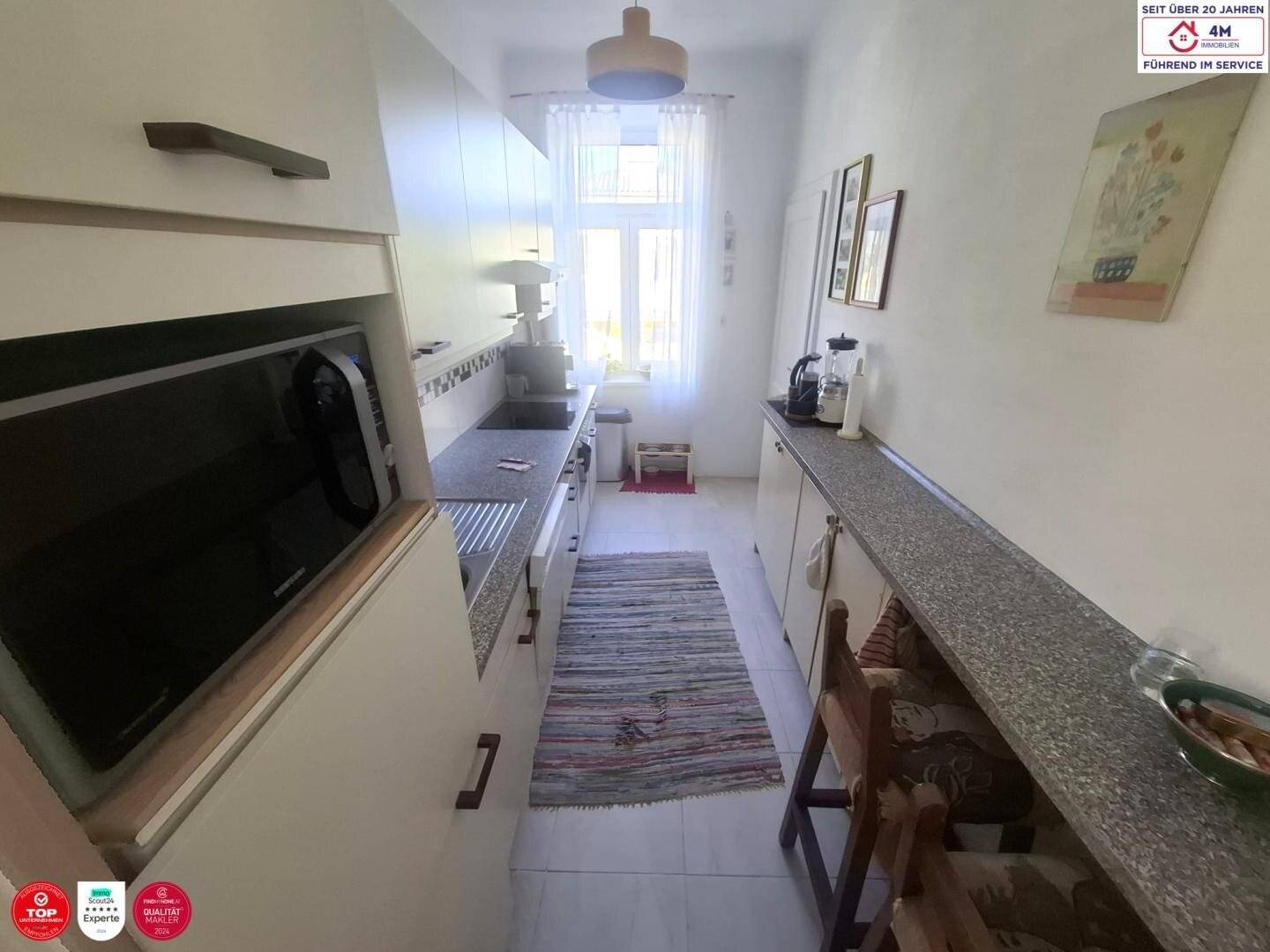Lichtdurchflutete Altbauwohnung im Grünen