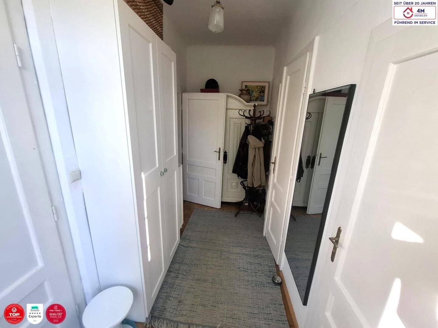 Lichtdurchflutete Altbauwohnung im Grünen