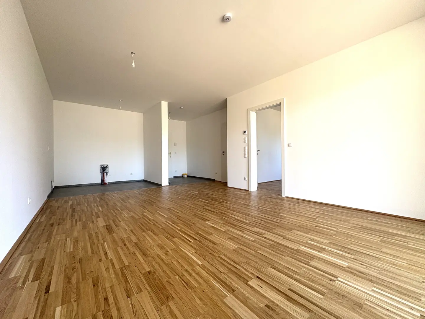 Bright penthouse close to the old town with balcony