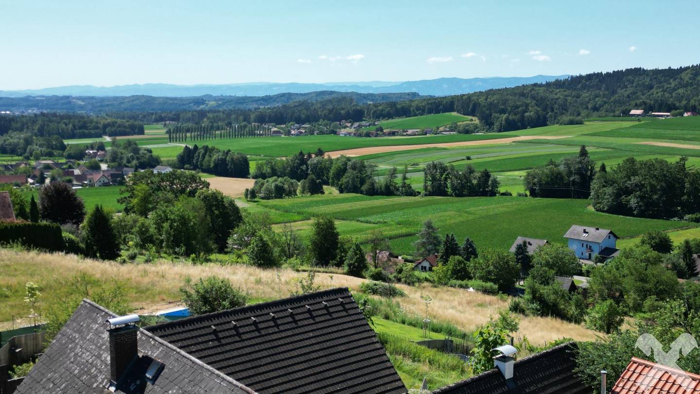 Einfamilienhaus mit Terrasse und Weitblick in Aussichtslage