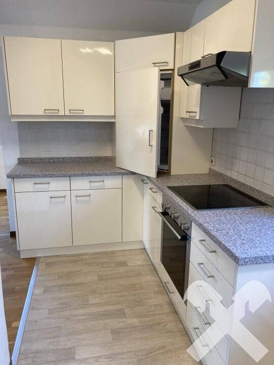 Helle Dachgeschosswohnung mit Carport und Gartennutzung