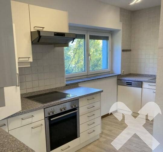 Helle Dachgeschosswohnung mit Carport und Gartennutzung