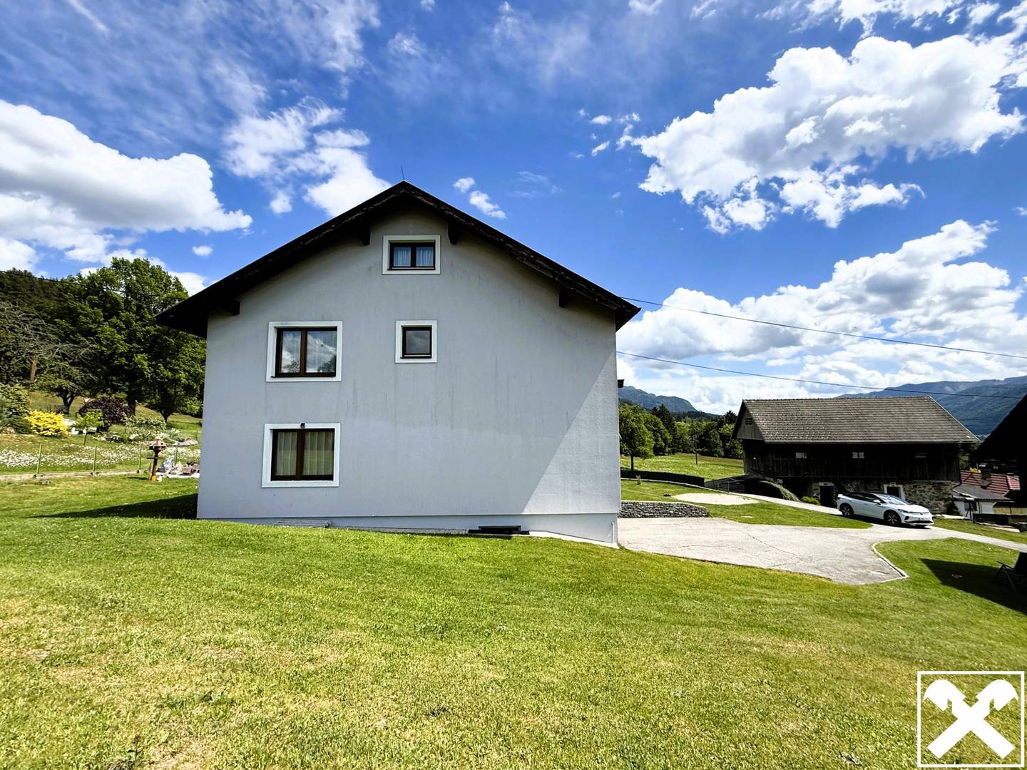 Zweifamilienhaus mit unverbaubarem Talblick und sonniger Südausrichtung
