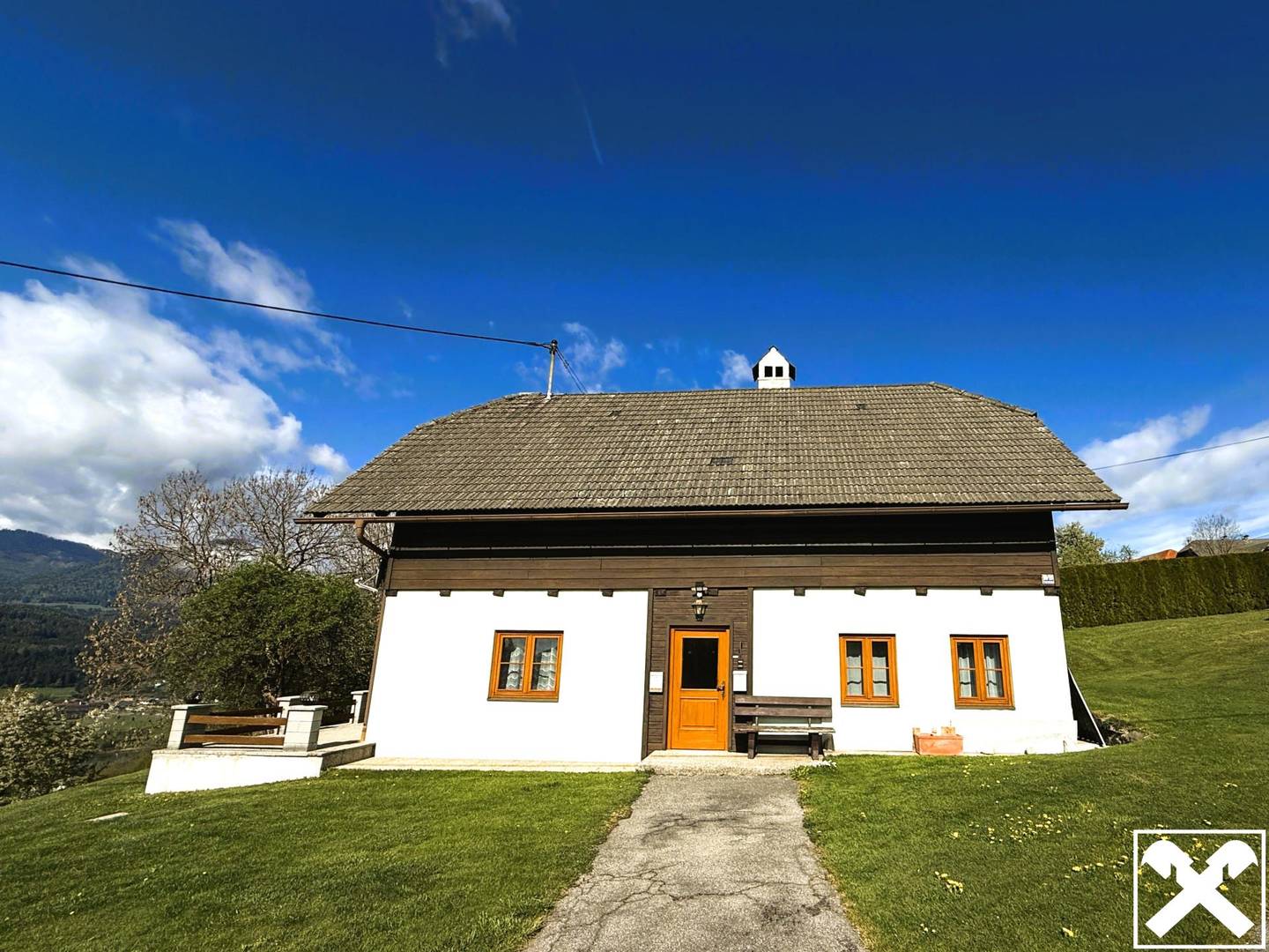 Bauernhaus mit Panoramablick und Stallgebäude
