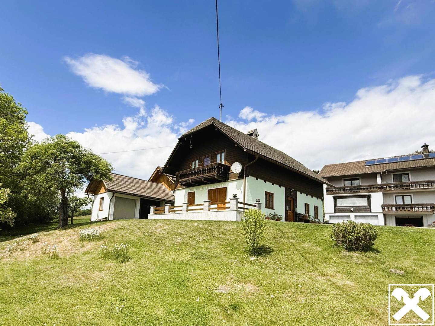 Bauernhaus mit Panoramablick und Stallgebäude