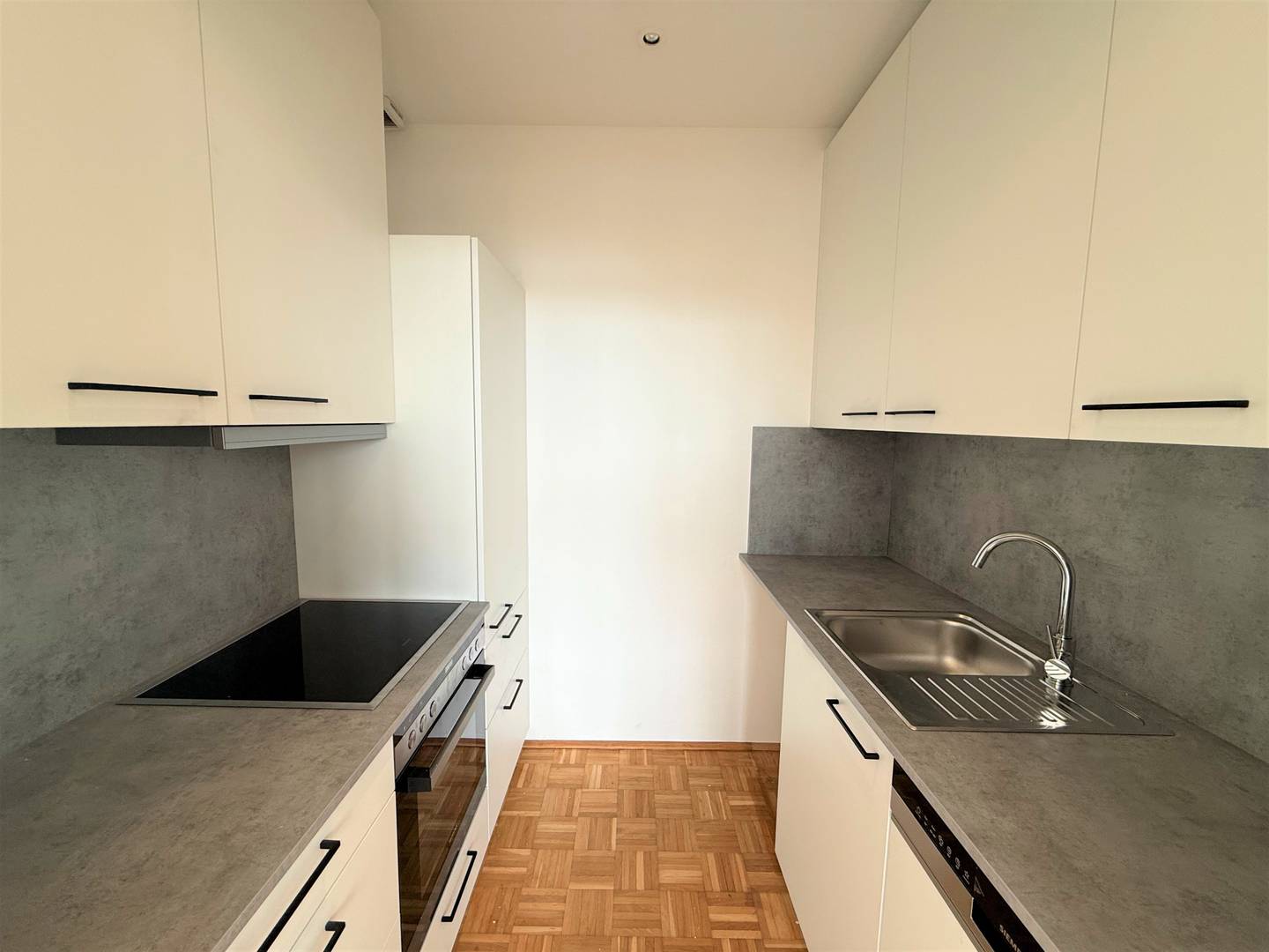 Quiet city apartment with air conditioning opposite the Design Center