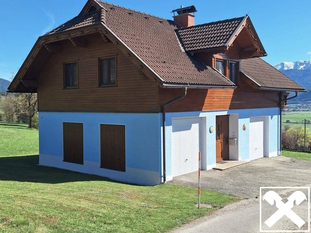 Gepflegtes Haus mit Panoramablick und Garten in sonniger Höhenlage