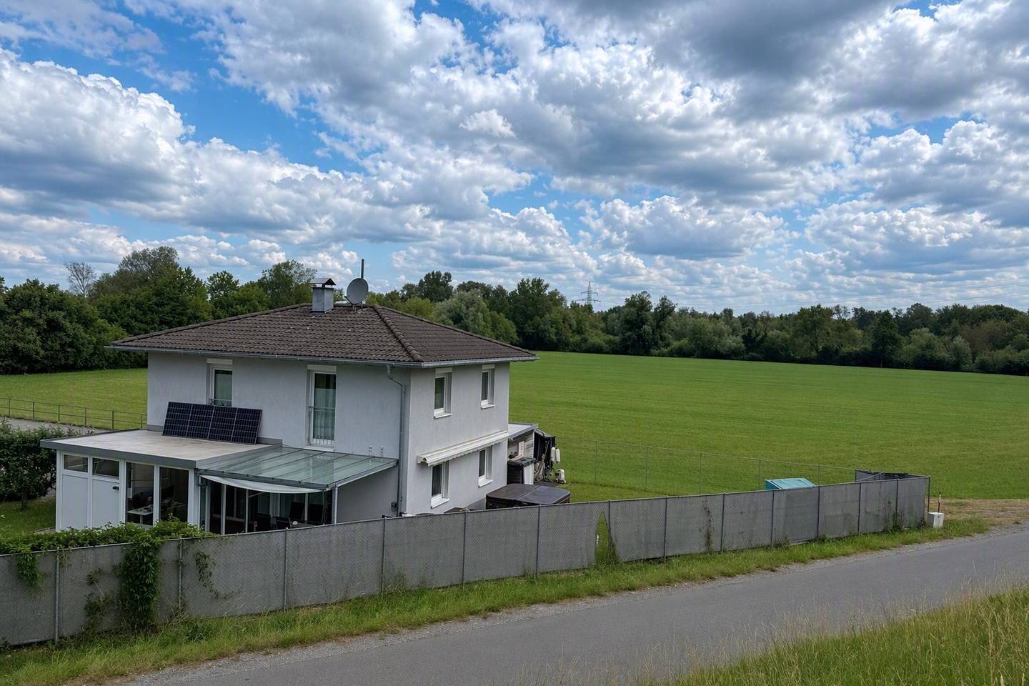 Einfamilienhaus mit beheizbarem Wintergarten und Carport