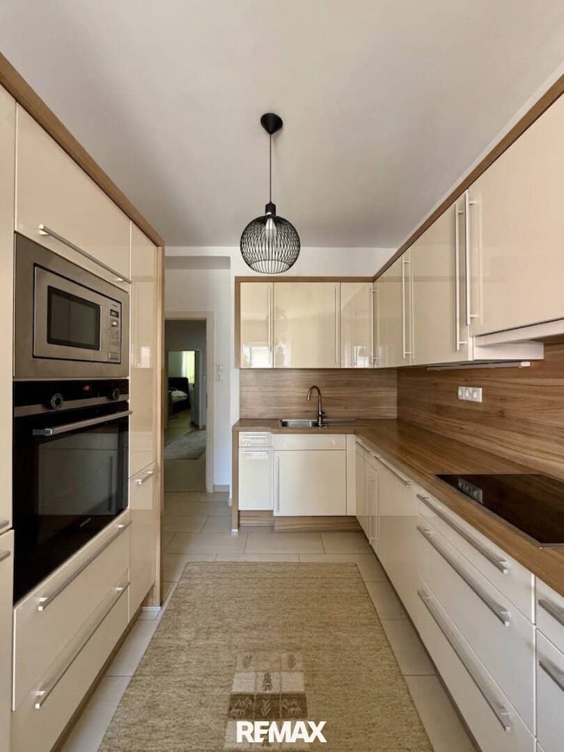 Saniertes Apartment mit großzügiger Wohnküche und Balkon