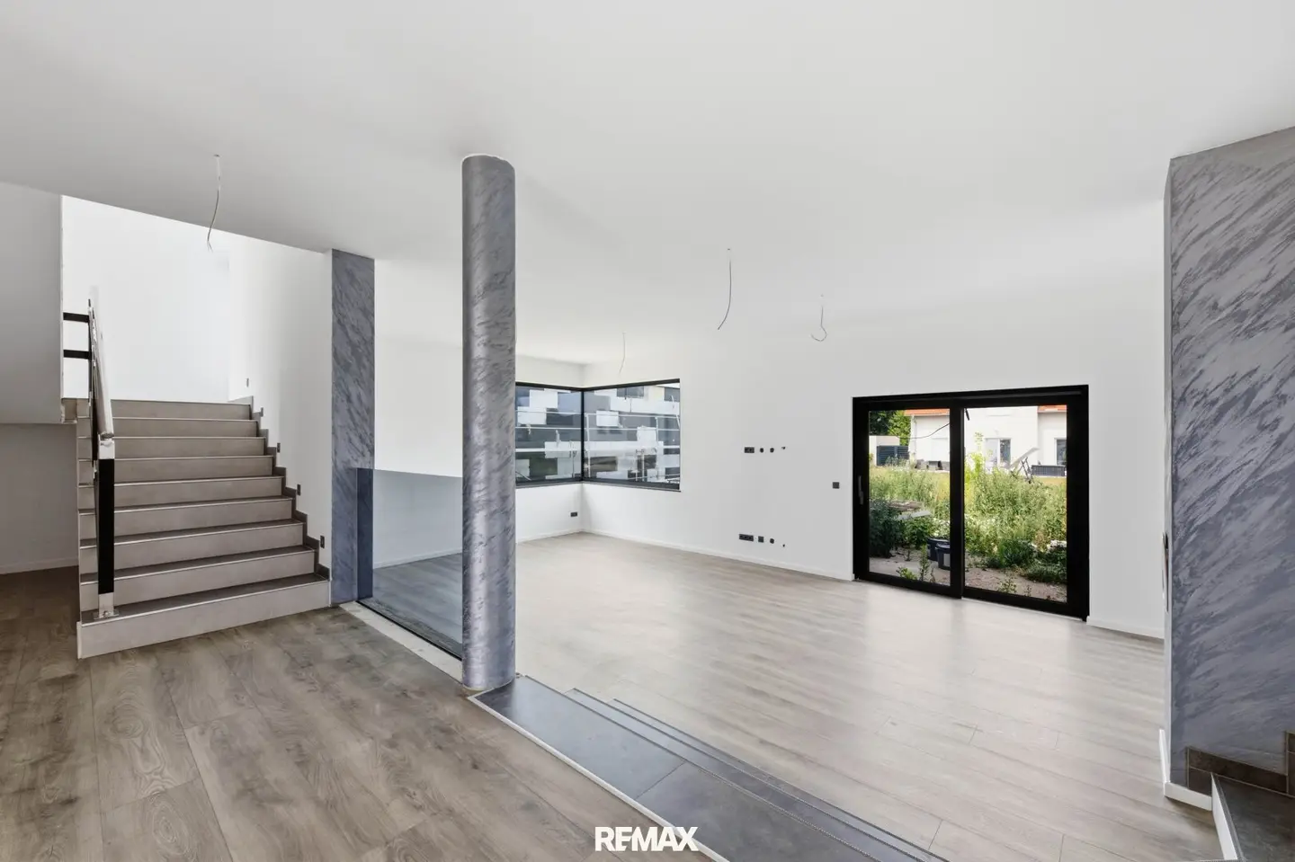 Family house with panoramic view and four terraces