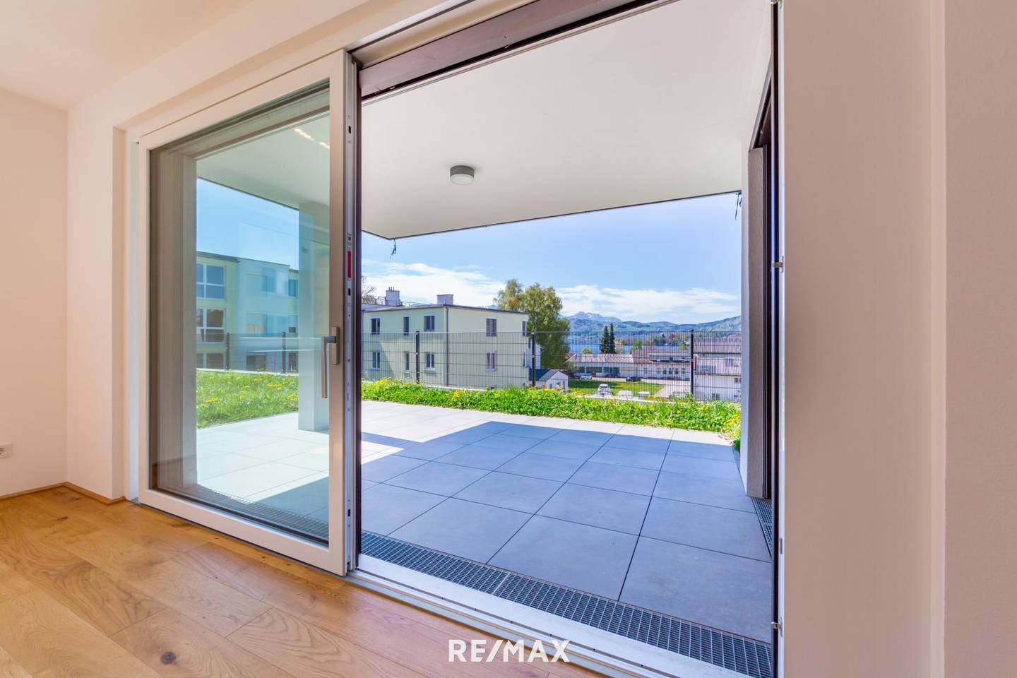 Gartenwohnung mit 216 m² Eigengarten und Terrasse am Traunsee