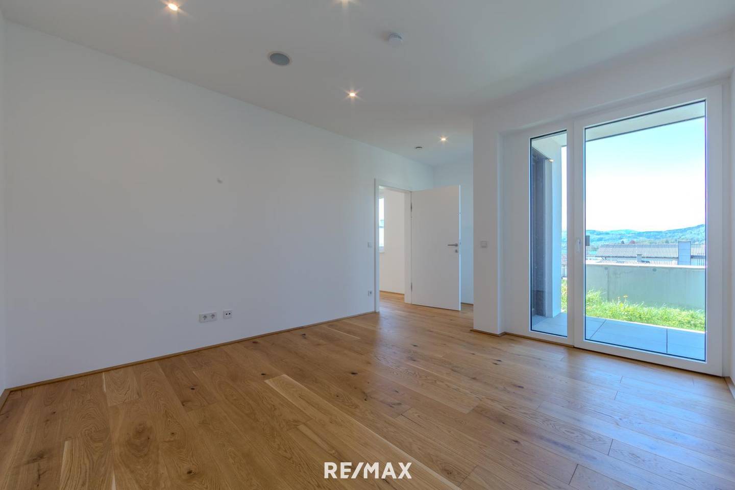 Gartenwohnung mit 216 m² Eigengarten und Terrasse am Traunsee