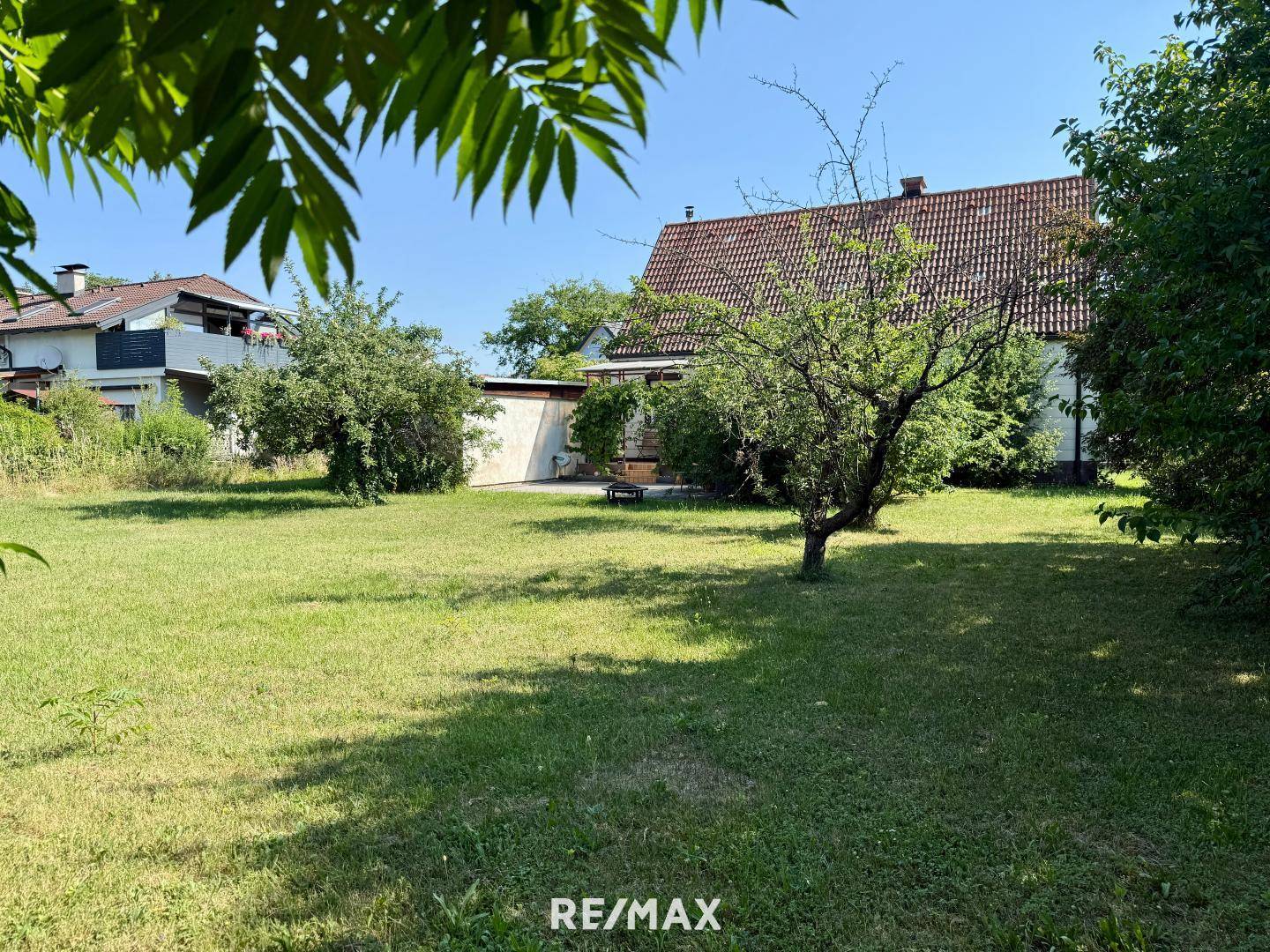 Einfamilienhaus mit Terrasse und großem Garten