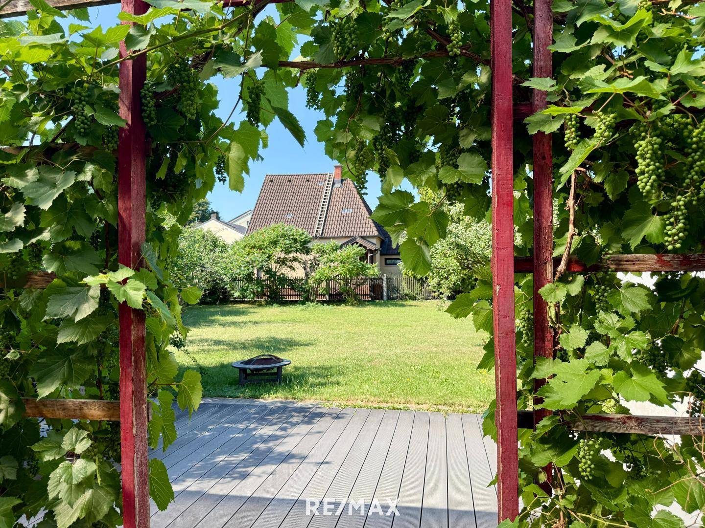 Einfamilienhaus mit Terrasse und großem Garten