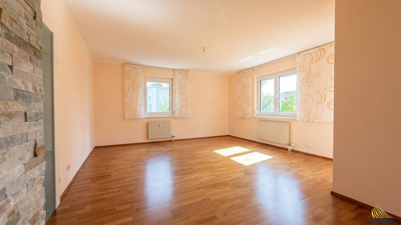 4 Zimmer Wohnung mit sonniger Loggia und Tiefgaragenstellplatz