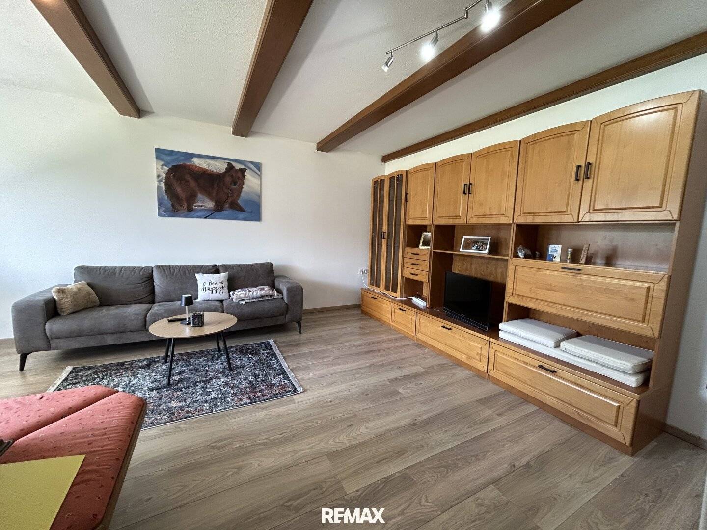 Gepflegte Altbauwohnung mit sonniger Loggia und Kamin