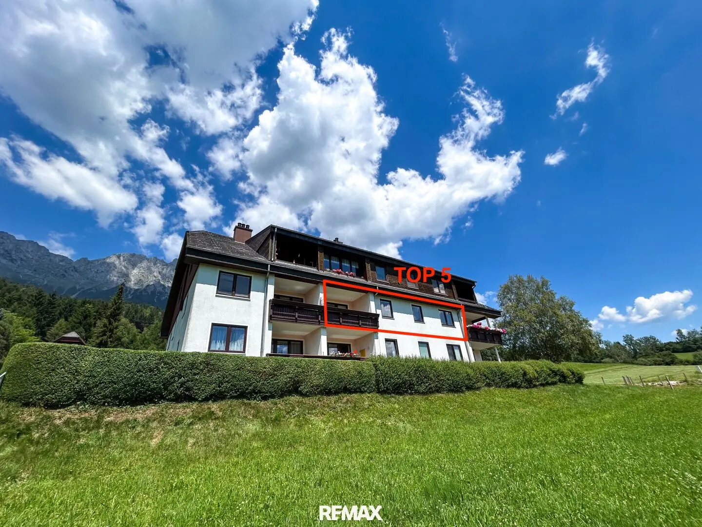 Well maintained apartment with sunny loggia and fireplace