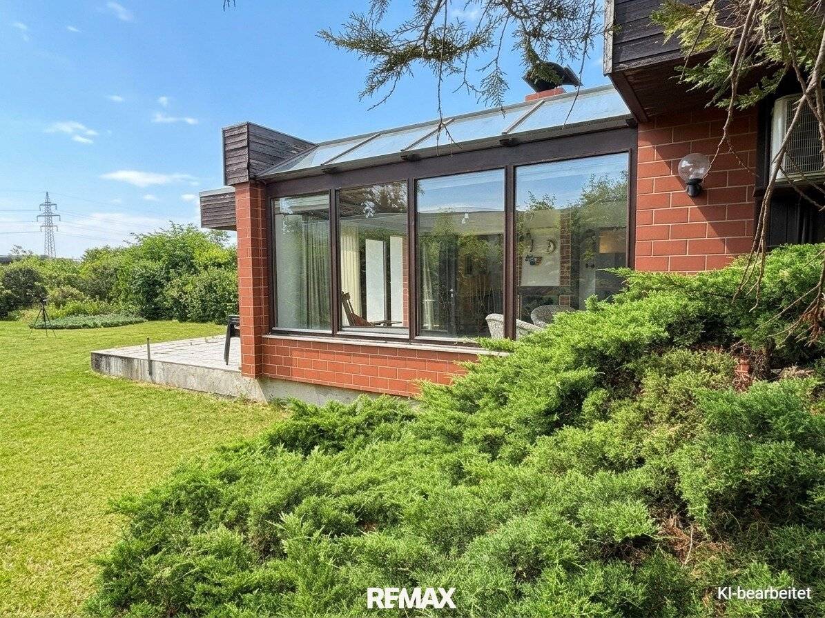 Bungalow mit Wintergarten und Garten an nicht öffentlichem See