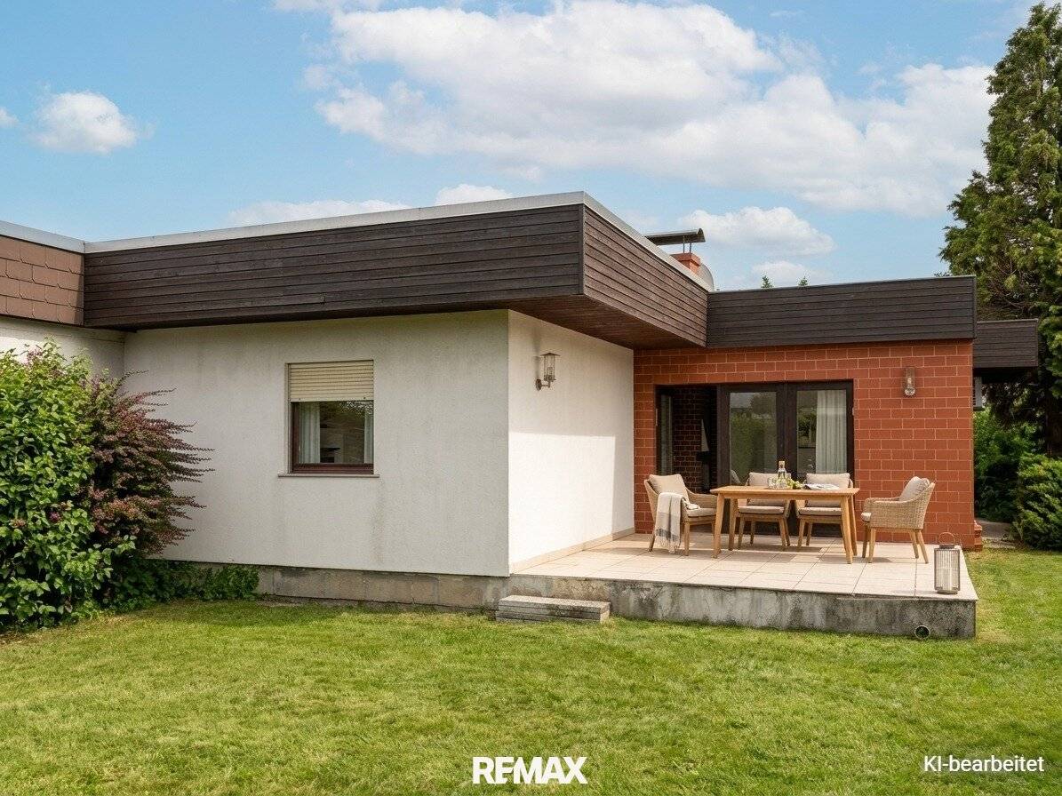 Bungalow mit Wintergarten und Garten an nicht öffentlichem See
