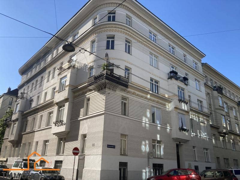 Jugendstil Altbauwohnung mit Parkett in Hoflage