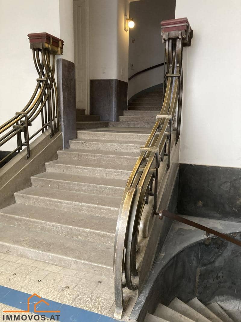Jugendstil Altbauwohnung mit Parkett in Hoflage