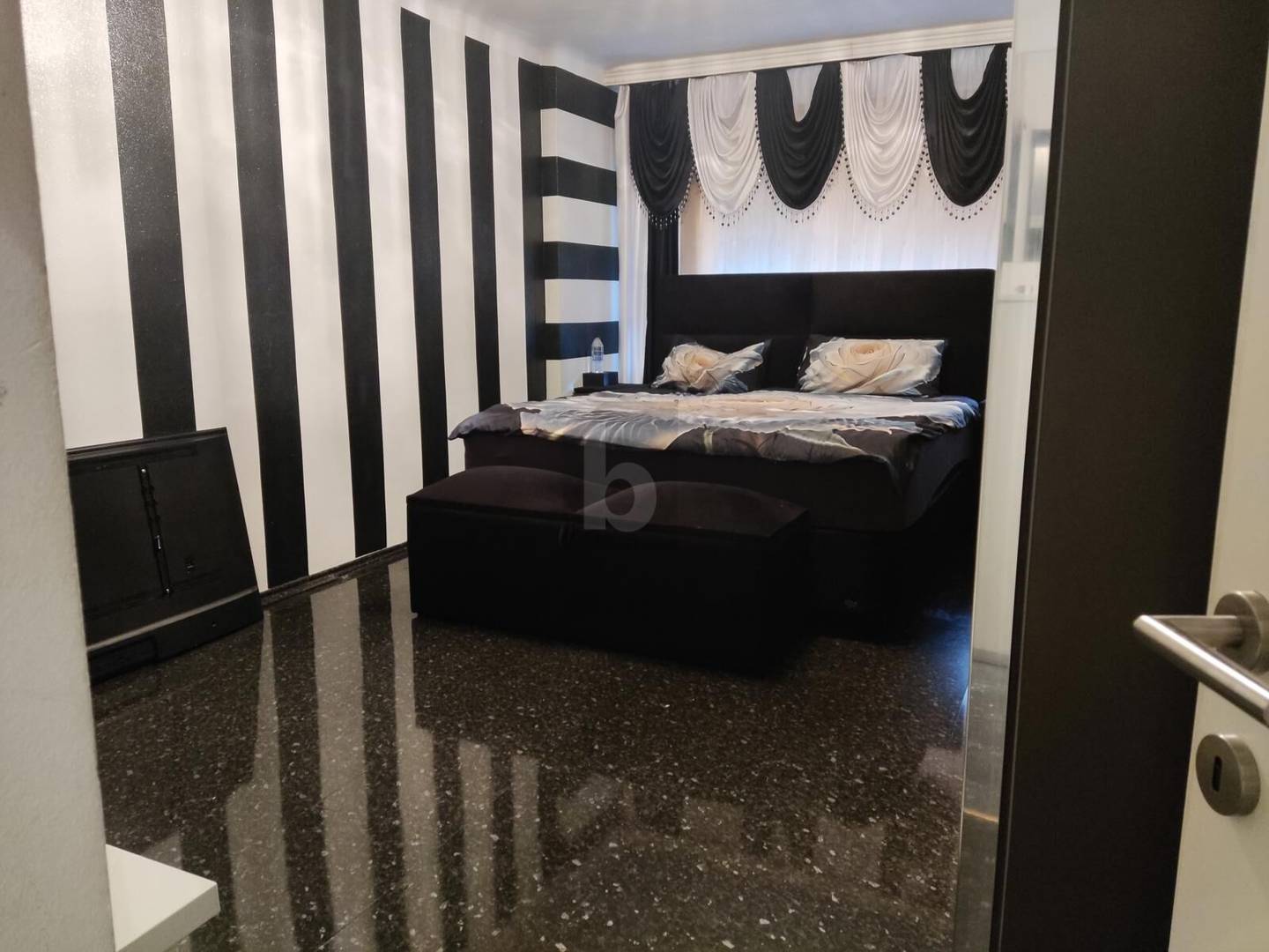 Quiet modern Wohnung with lift