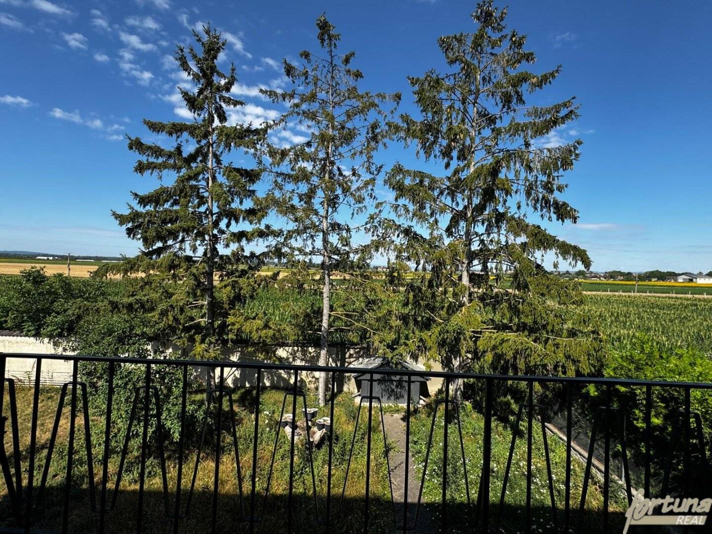 Gepflegtes Zweifamilienhaus mit Garten und Balkon