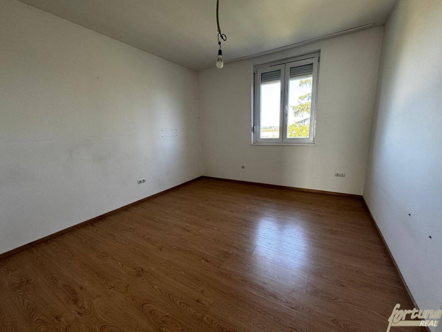 Gepflegtes Zweifamilienhaus mit Garten und Balkon