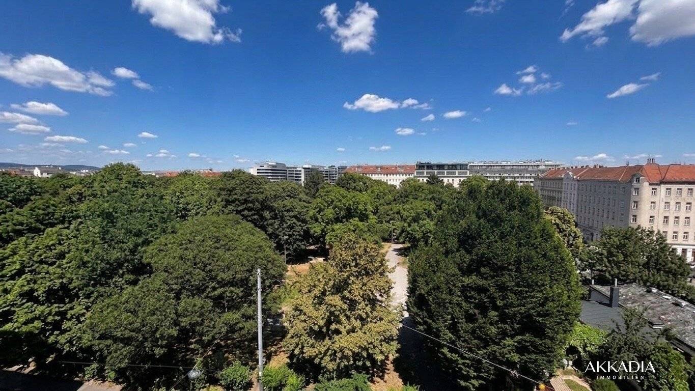 Altbauwohnung mit Balkon und Parkblick