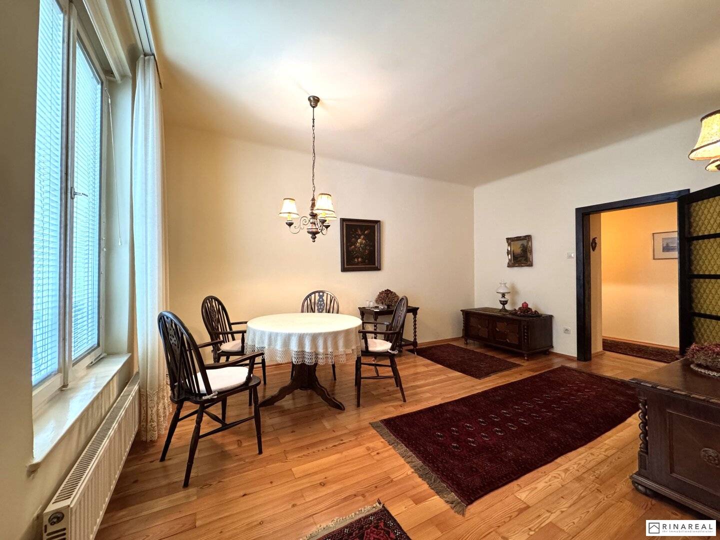 Bright 3 Room Apartment with Balcony near Mariahilfer Straße