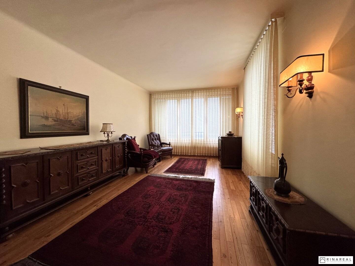 Bright 3 Room Apartment with Balcony near Mariahilfer Straße