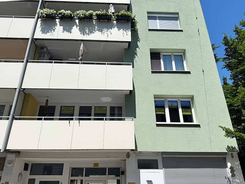 Lichtdurchflutete Altbauwohnung mit Süd Loggia