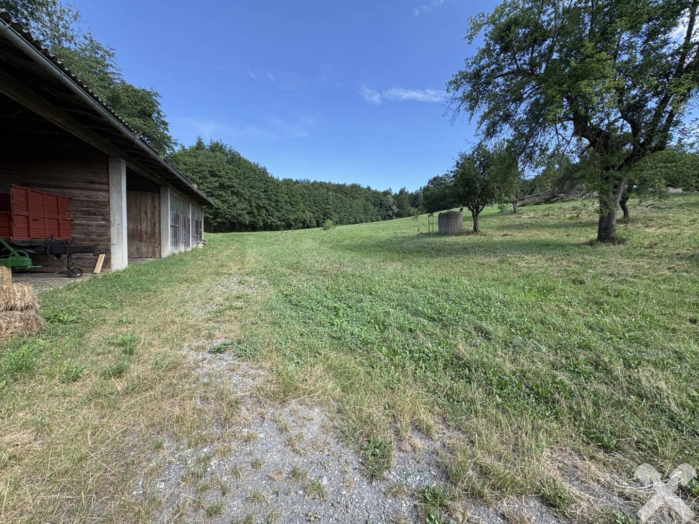 Spacious building plot in sunny location with orchard