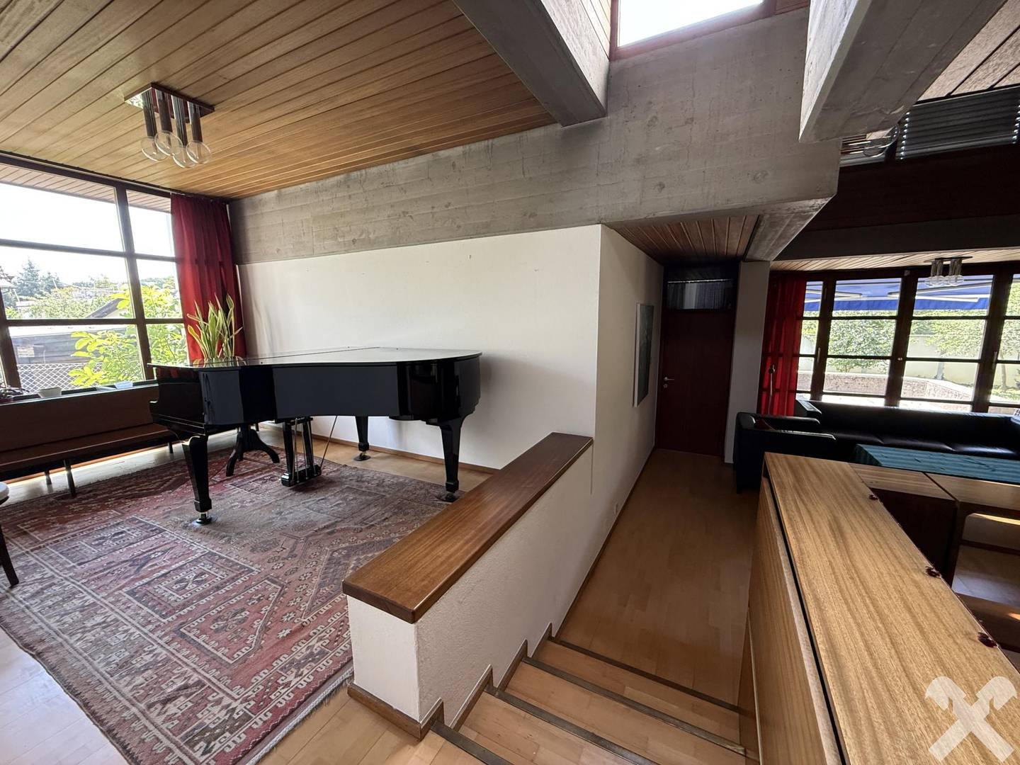 Architect-designed house with garden and terraces in a quiet setting