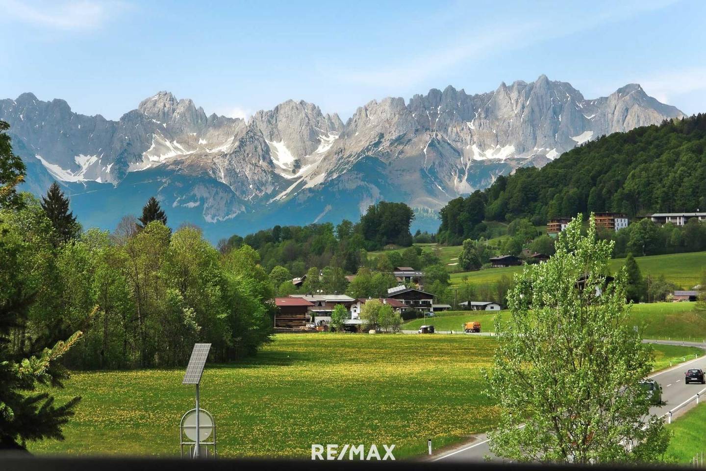 Penthouse mit Bergblick und Dachterrasse in sonniger Lage