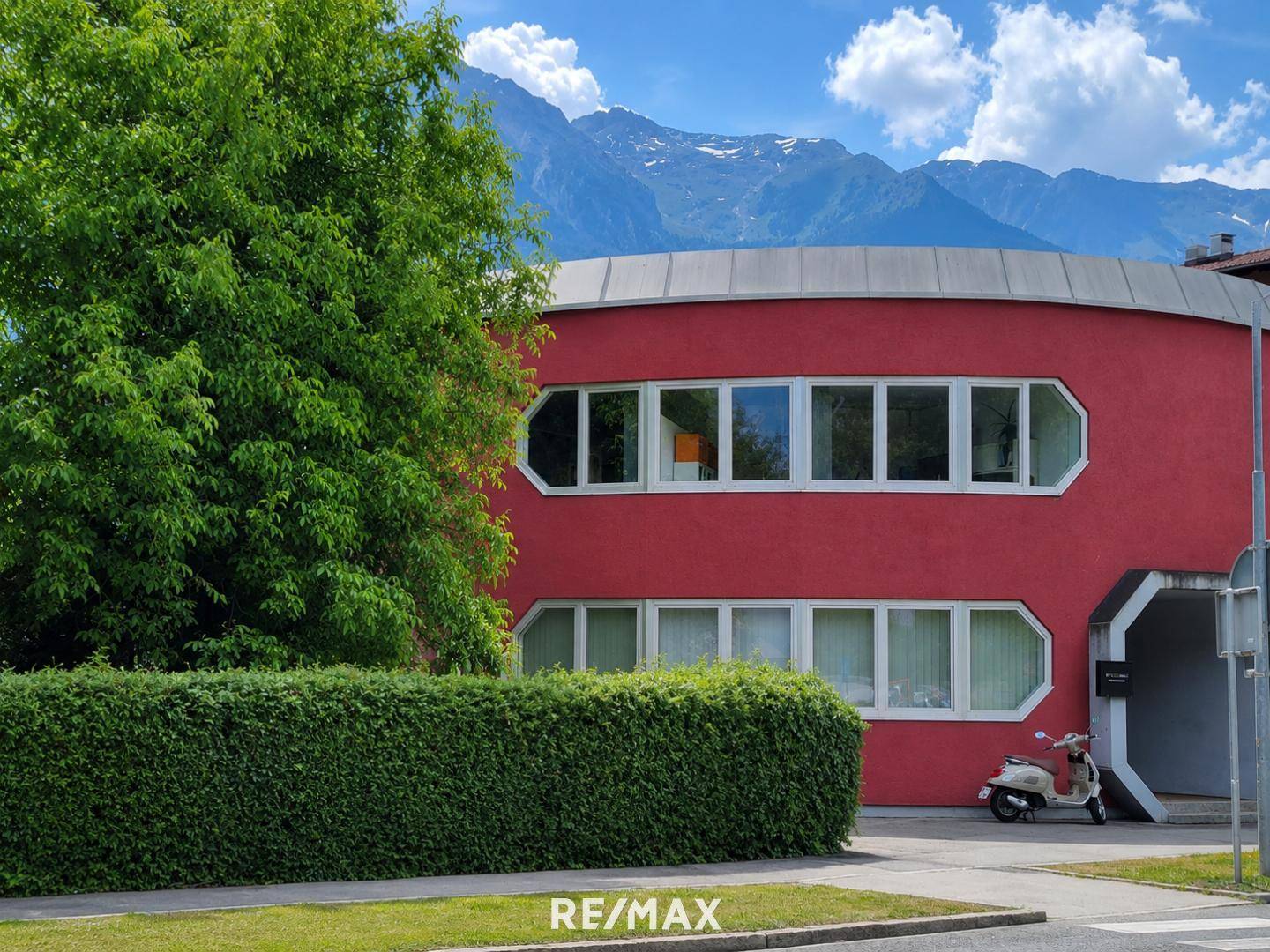 Bright practice space with parking in central location