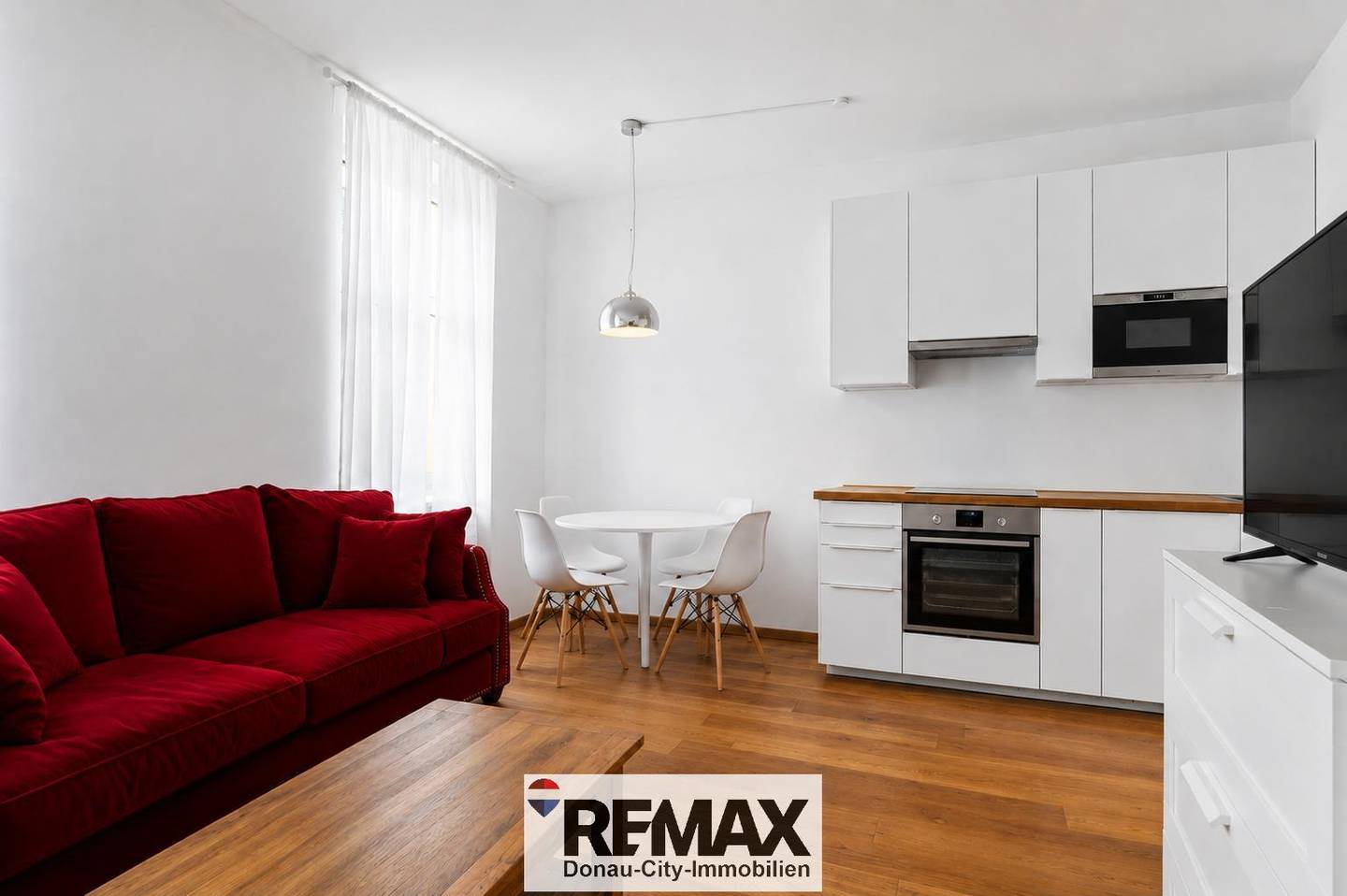 Renovated Altbau Apartment with Elevator near Donaukanal and U4