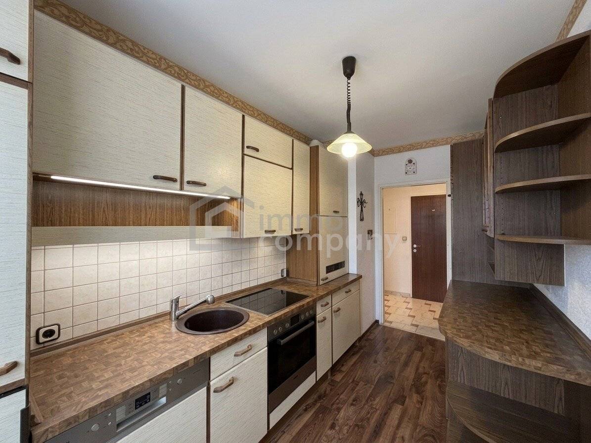 Apartment on the top floor with loggia and air conditioning