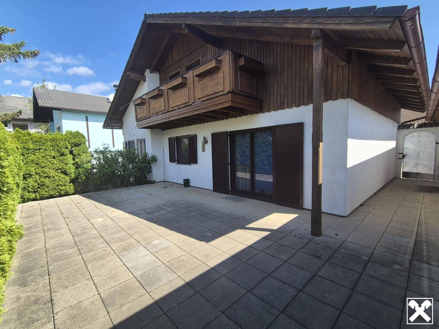 Family house with large garden and garage