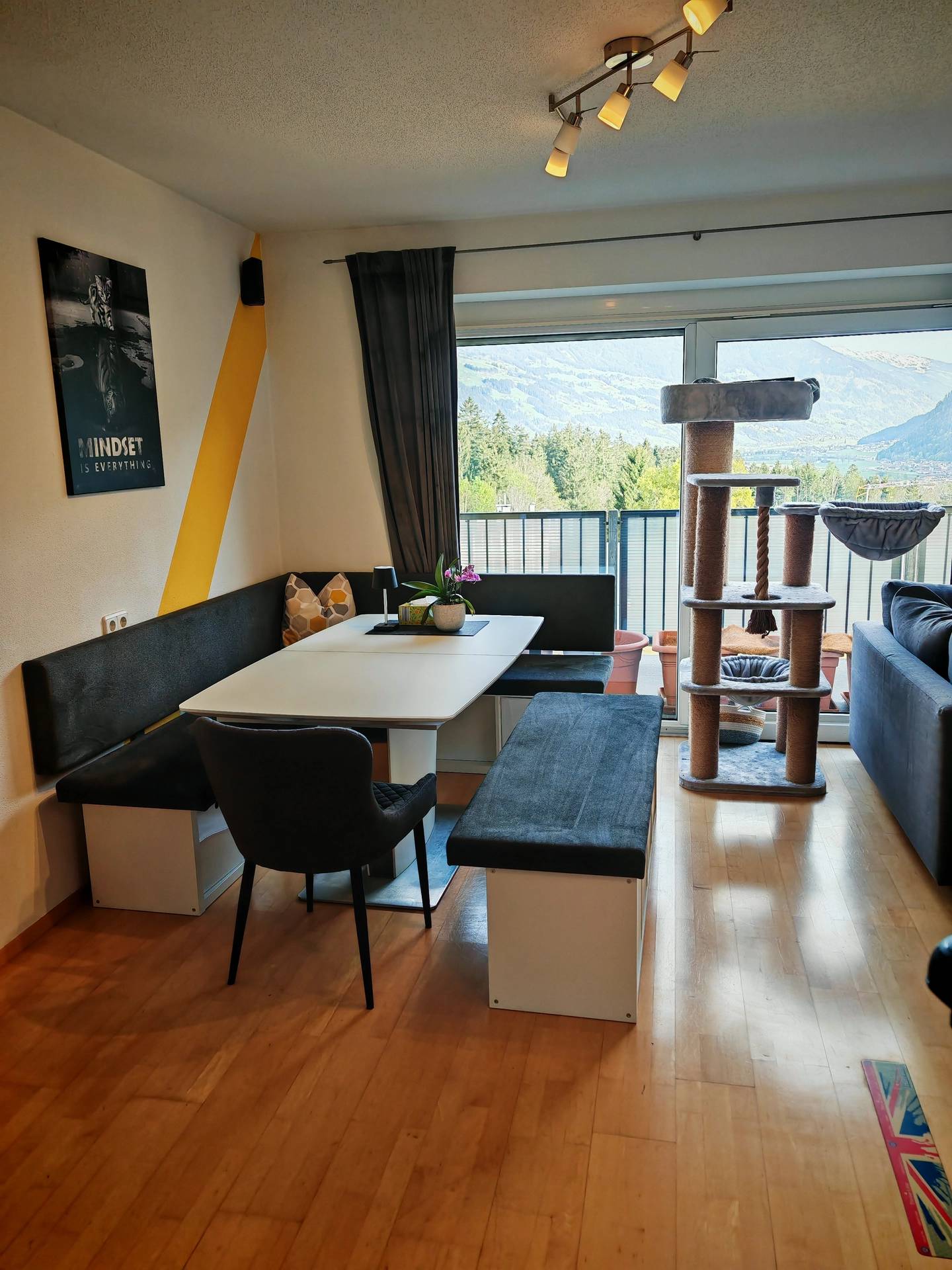 Sonnige Wohnung mit großer Dachterrasse und Infrarotsauna