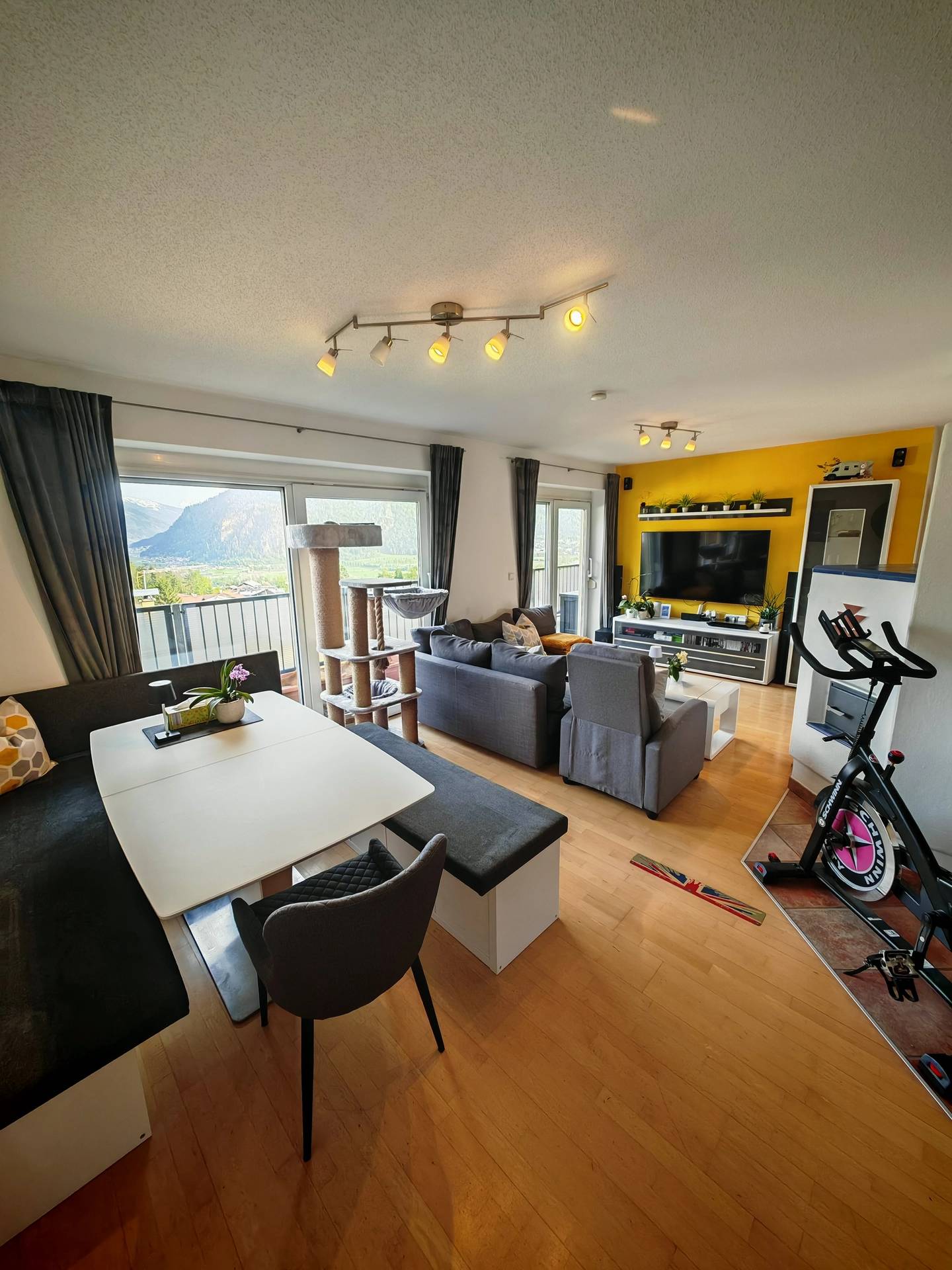 Sonnige Wohnung mit großer Dachterrasse und Infrarotsauna
