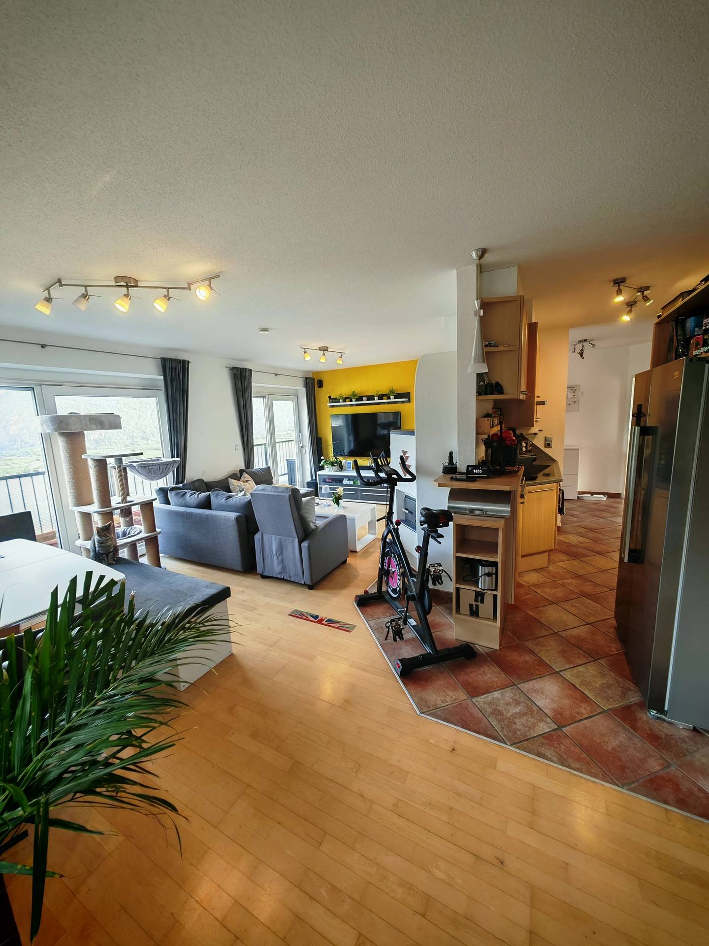 Sonnige Wohnung mit großer Dachterrasse und Infrarotsauna